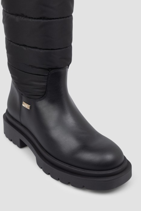 Товар черного цвета с внутренней стороны