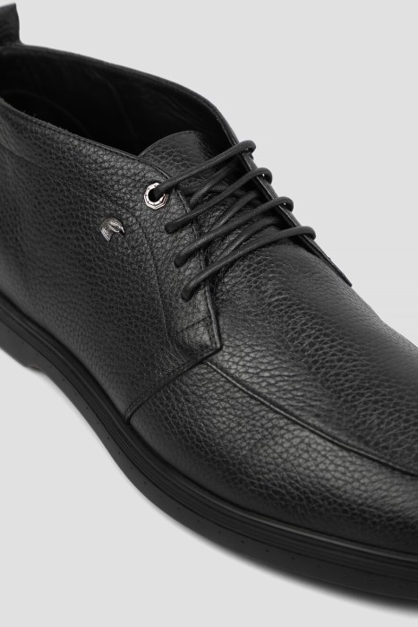 Товар черного цвета с внутренней стороны