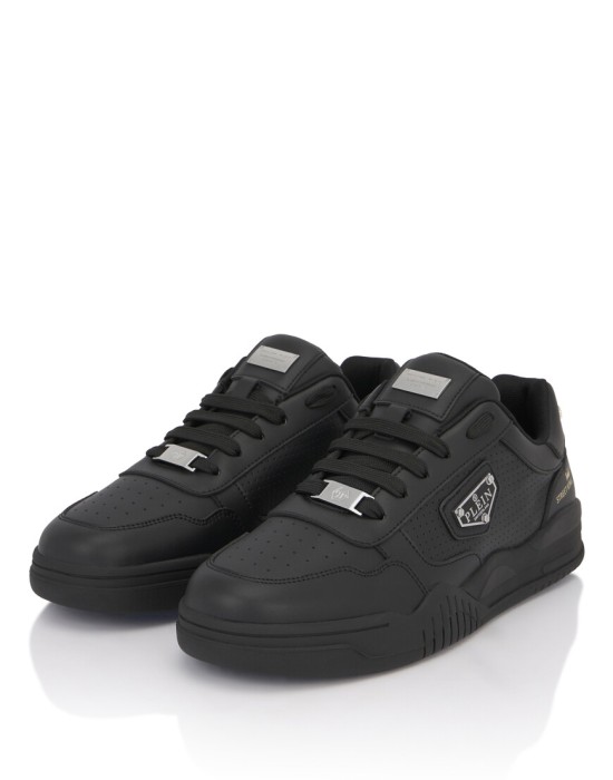 Товар черного цвета с внутренней стороны