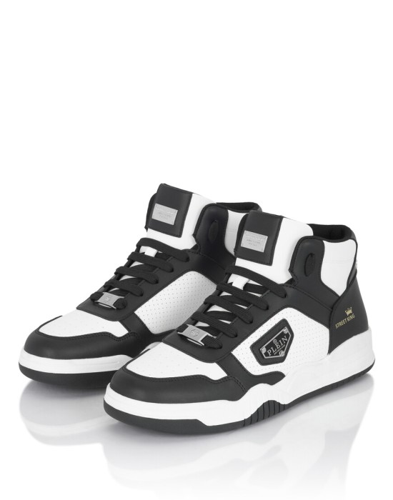 Товар белого цвета с внутренней стороны