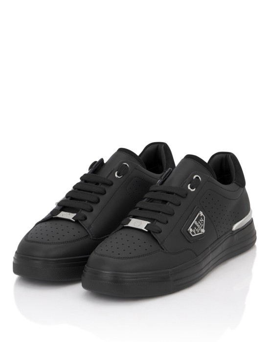 Товар черного цвета с внутренней стороны