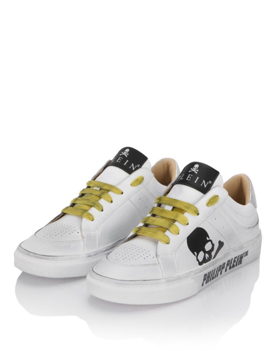 Товар белого цвета с внутренней стороны