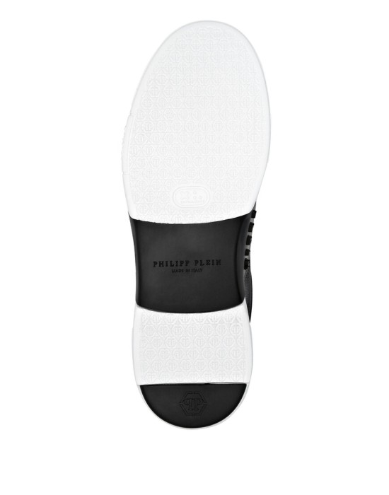 Товар черного цвета с внутренней стороны