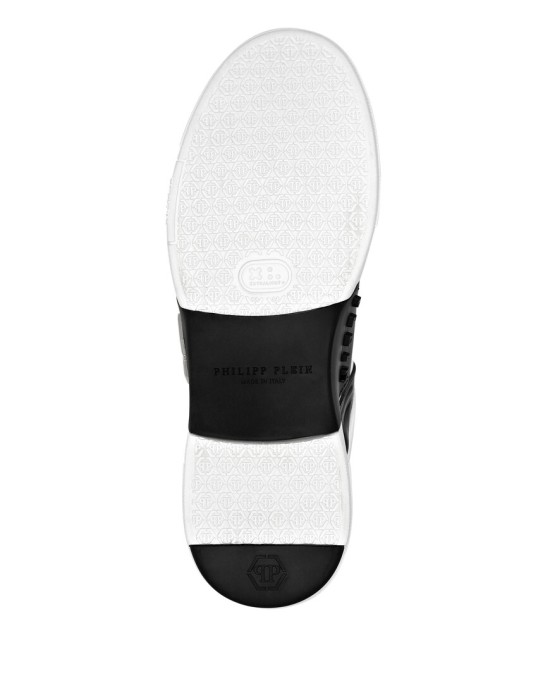 Товар черного цвета с внутренней стороны