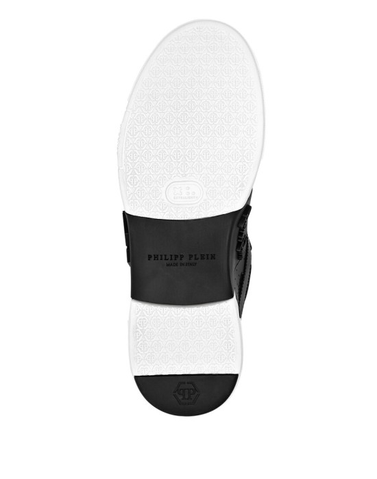 Товар черного цвета с внутренней стороны