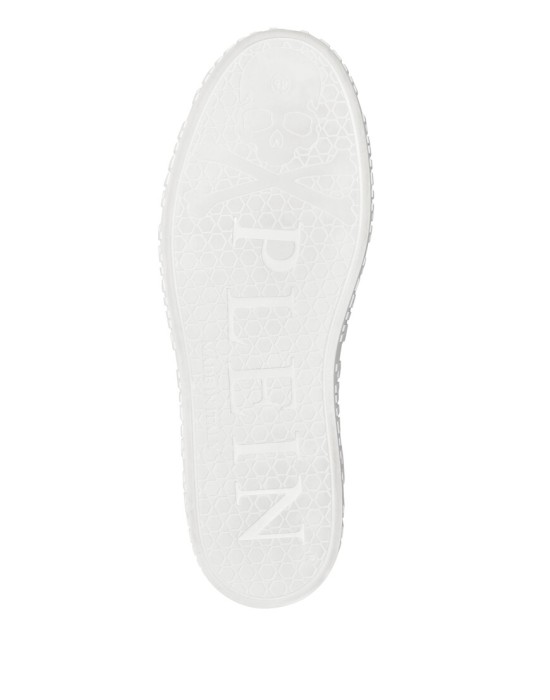 Товар серебряного цвета с внутренней стороны