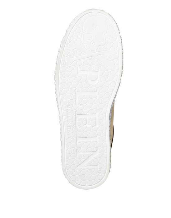 Товар золотого цвета с внутренней стороны