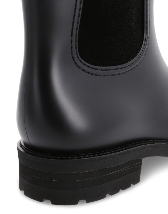 Товар черного цвета с внутренней стороны