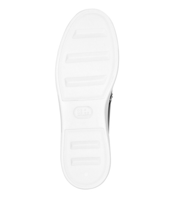 Товар черного цвета с внутренней стороны