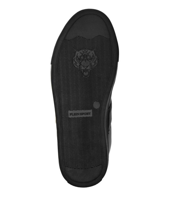 Товар черного цвета с внутренней стороны