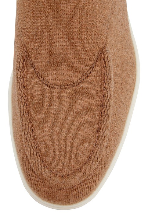 Товар оранжевого цвета с внутренней стороны