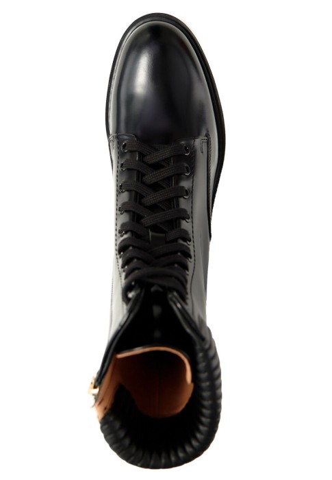 Товар черного цвета с внутренней стороны