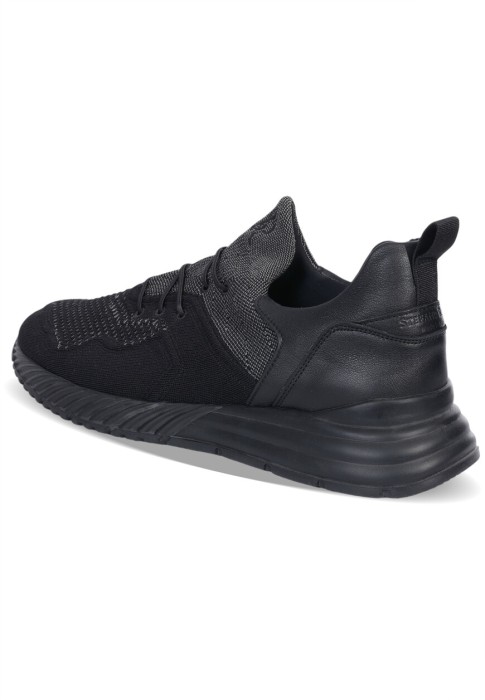 Товар черного цвета с внутренней стороны