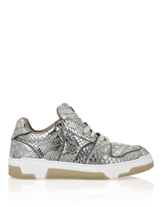 Товар серебряного цвета с внутренней стороны