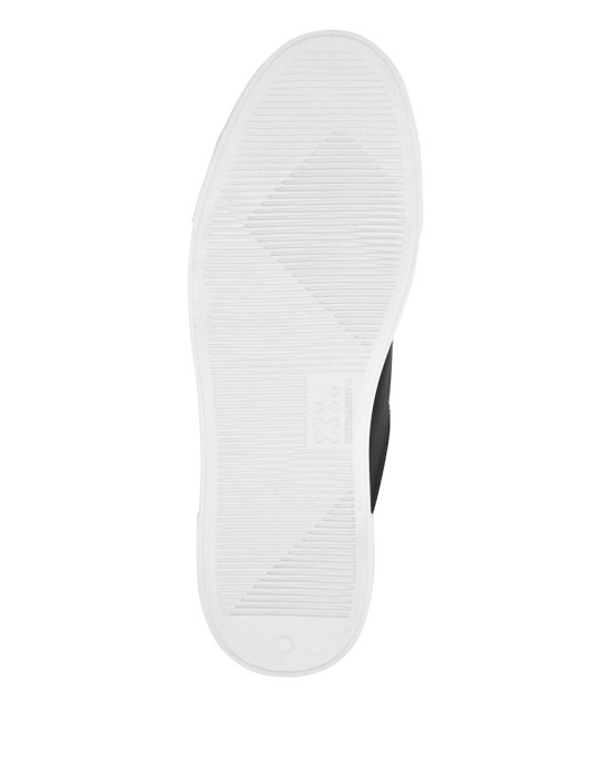 Товар черного цвета с внутренней стороны