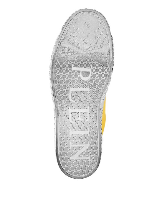 Товар желтого цвета с внутренней стороны