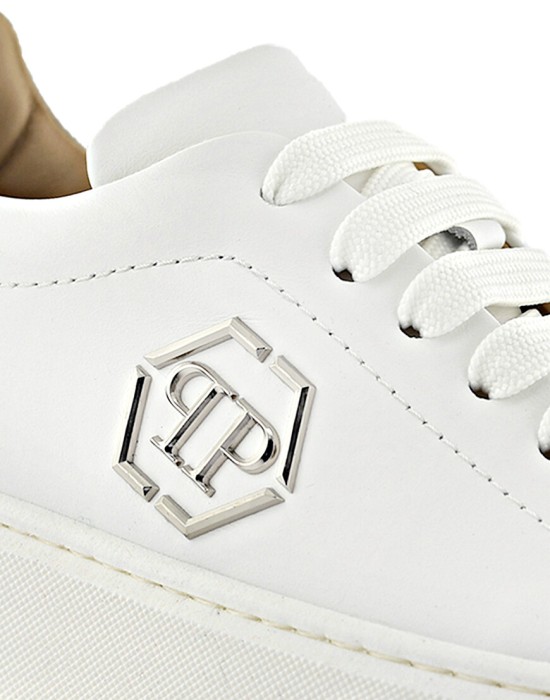 Товар белого цвета с внутренней стороны