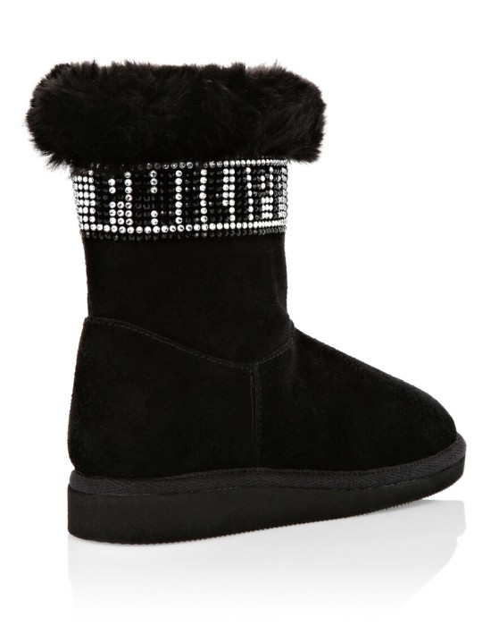 Товар черного цвета с внутренней стороны