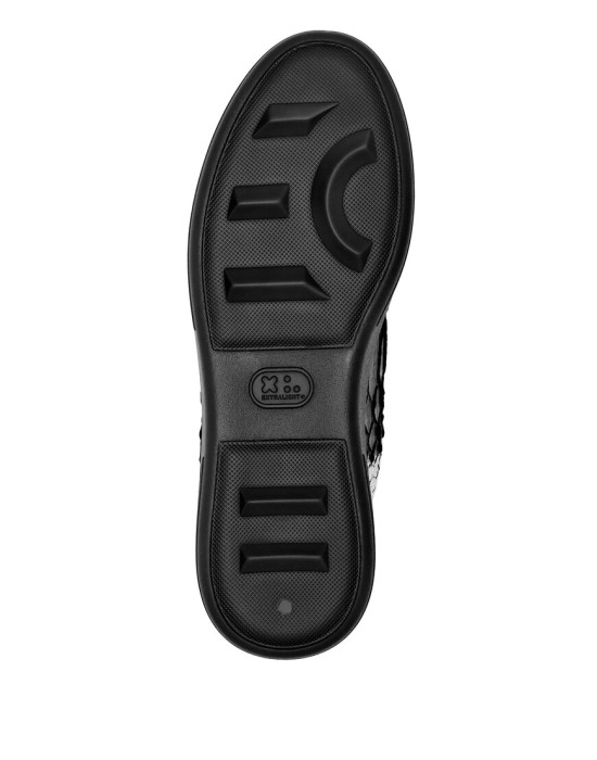 Товар черного цвета с внутренней стороны