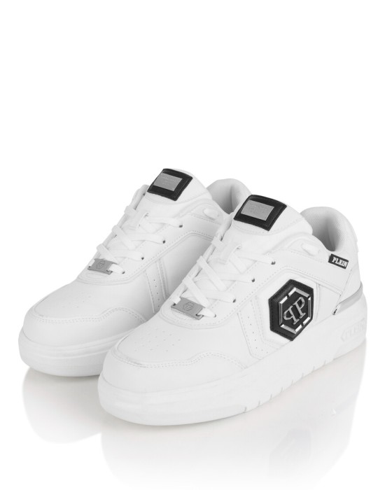 Товар белого цвета с внутренней стороны