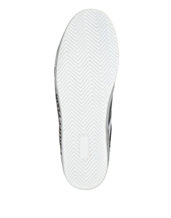 Товар черного цвета с внутренней стороны