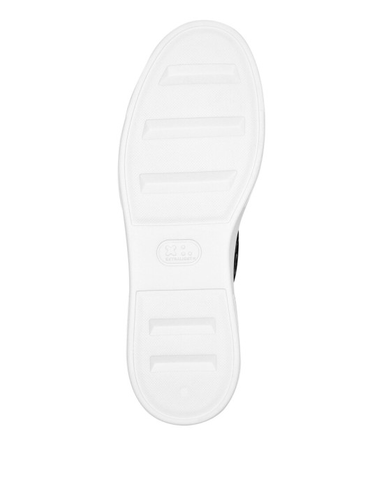 Товар черного цвета с внутренней стороны