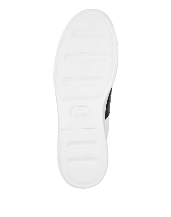 Товар белого цвета с внутренней стороны