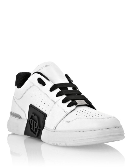 ботинки от бренда philipp plein вид слева