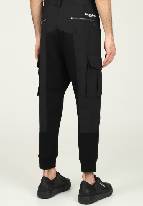 Товар черного цвета с внутренней стороны