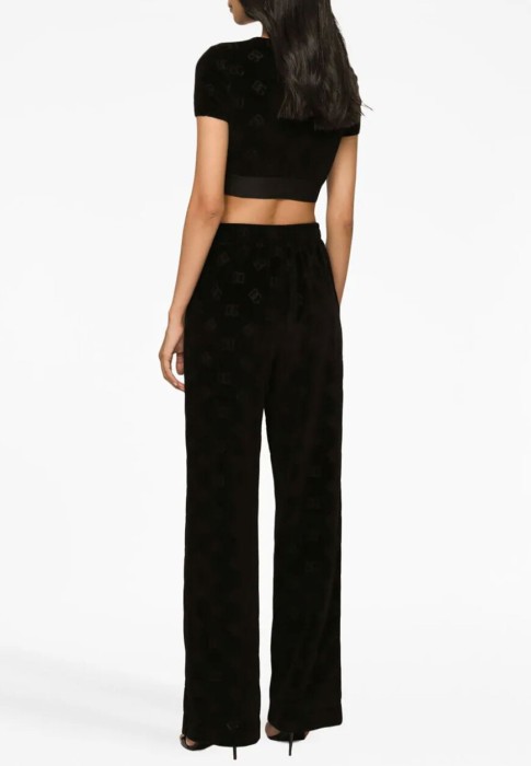 Товар черного цвета с внутренней стороны