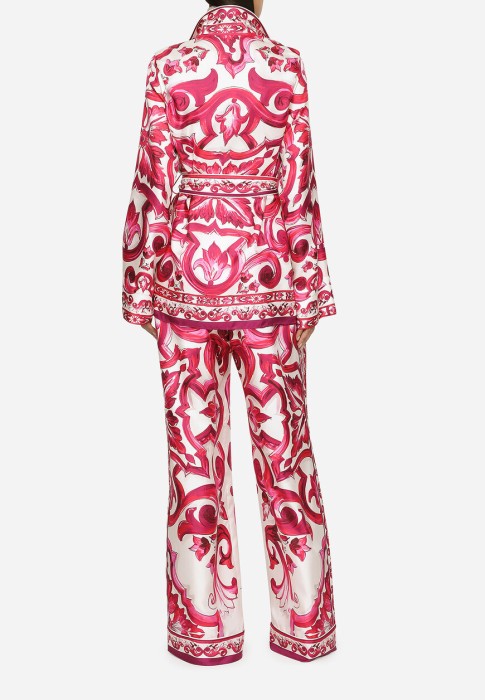 Товар розового цвета с внутренней стороны