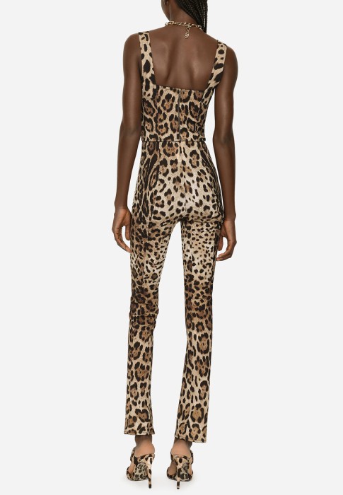 Товар коричневого цвета с внутренней стороны