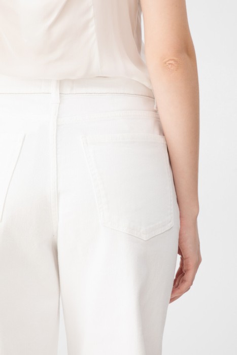 Товар белого цвета с внутренней стороны