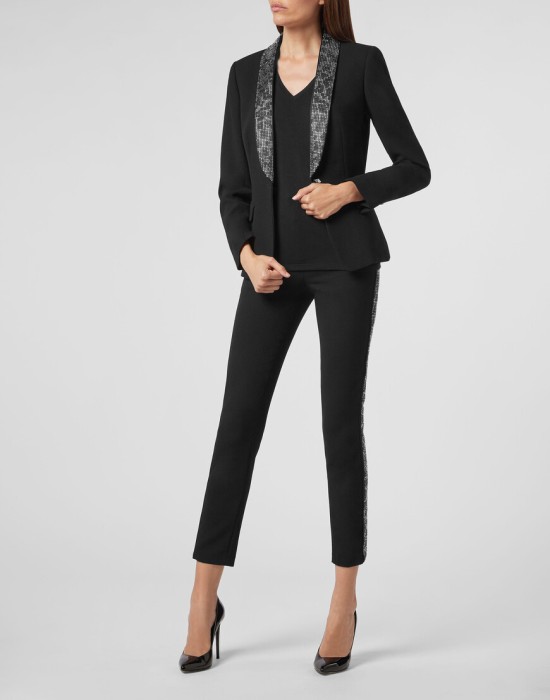 Товар черного цвета с внутренней стороны