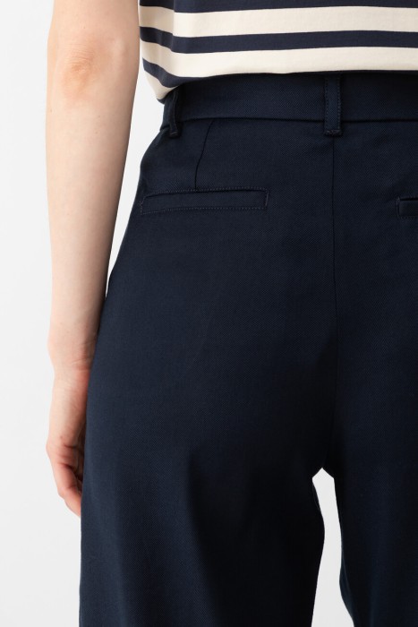 Товар синего цвета с внутренней стороны