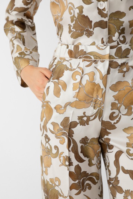 Товар разноцветного цвета с внутренней стороны