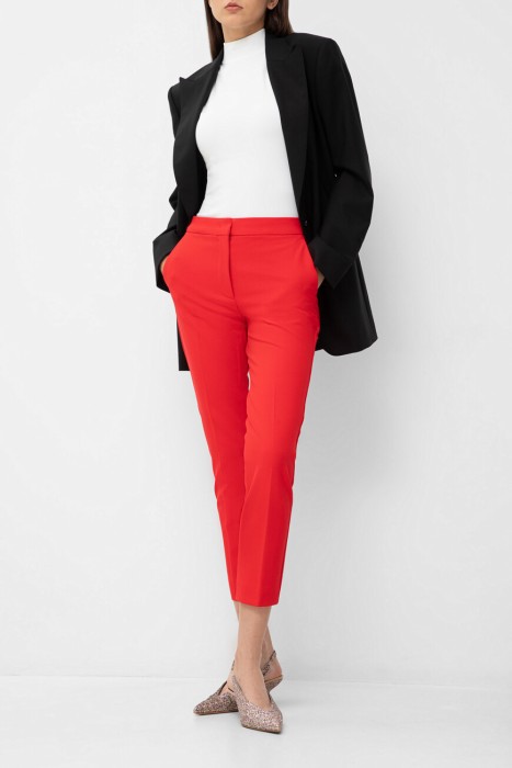 Товар красного цвета с внутренней стороны