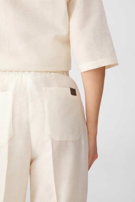 Товар белого цвета с внутренней стороны