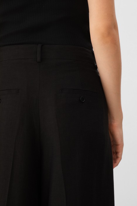 Товар черного цвета с внутренней стороны