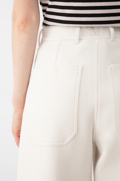 Товар белого цвета с внутренней стороны