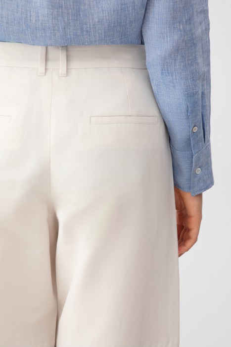 Товар белого цвета с внутренней стороны