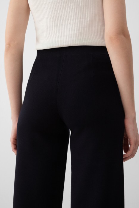 Товар синего цвета с внутренней стороны