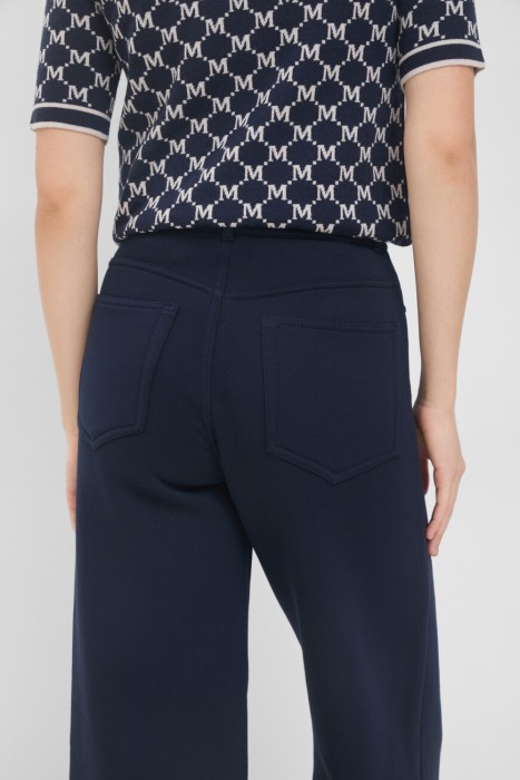 Товар синего цвета с внутренней стороны