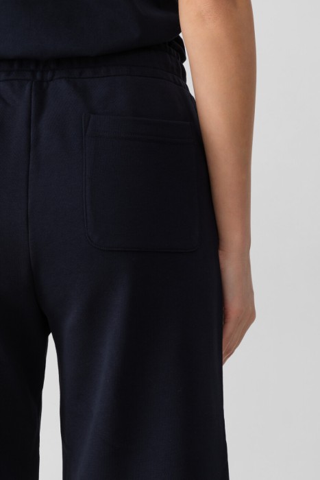 Товар синего цвета с внутренней стороны