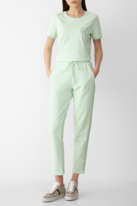 Товар зеленого цвета с внутренней стороны