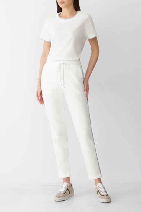 Товар белого цвета с внутренней стороны