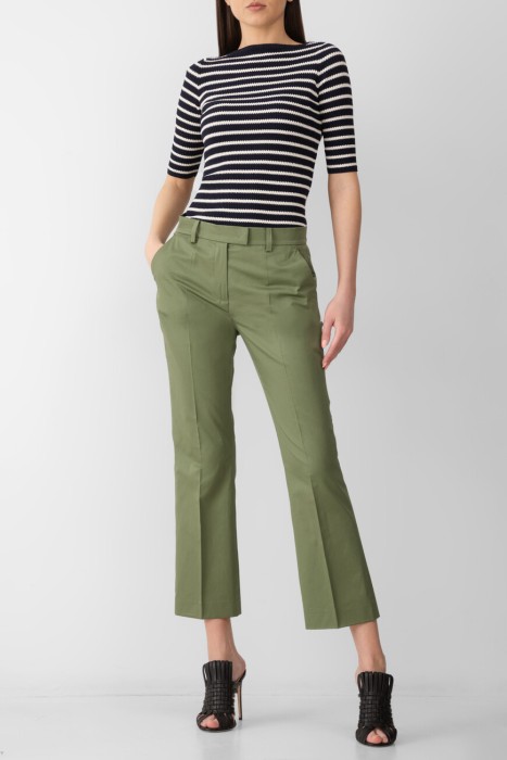 Товар зеленого цвета с внутренней стороны