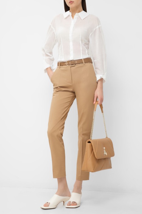 Товар бежевого цвета с внутренней стороны