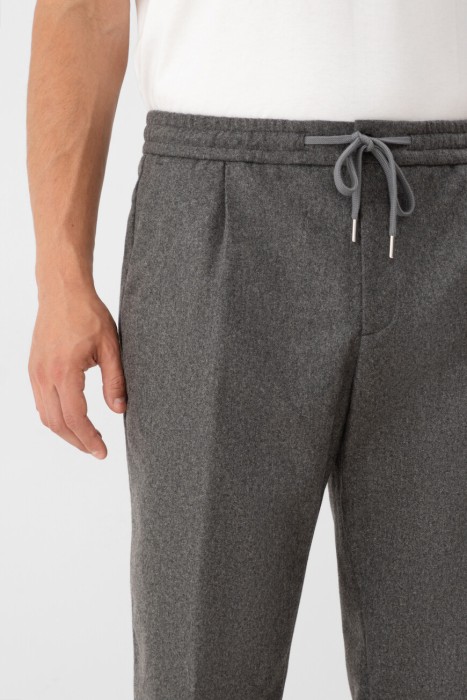 брюки  модель из актуальной коллекции из италии вид сбоку