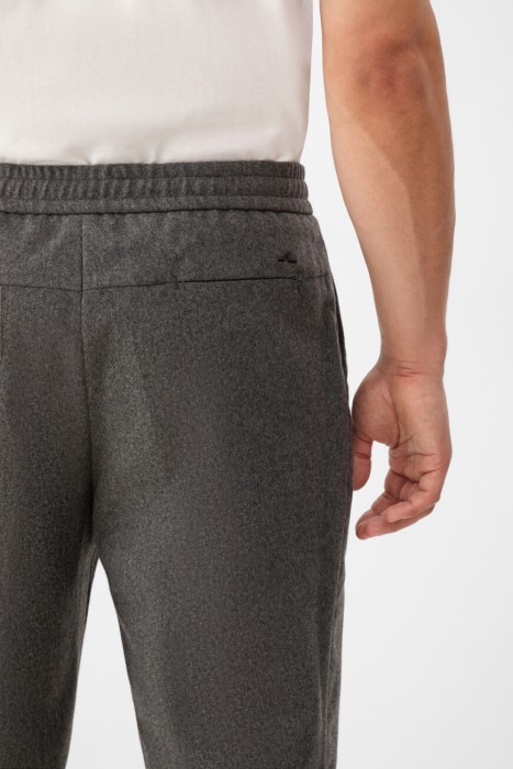 Товар серого цвета с внутренней стороны